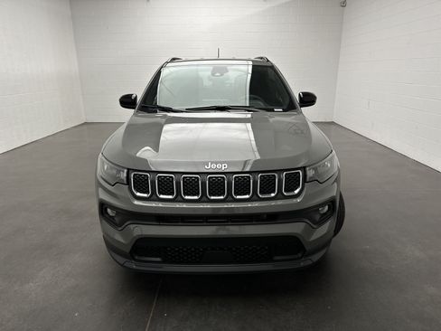 Used 2023 Jeep Compass Latitude AWD/4WD image 3