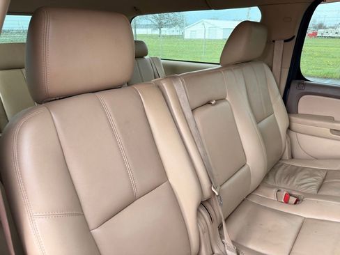 Used 2011 Chevrolet Suburban LT w/ Luxury Package AWD/4WD image 32