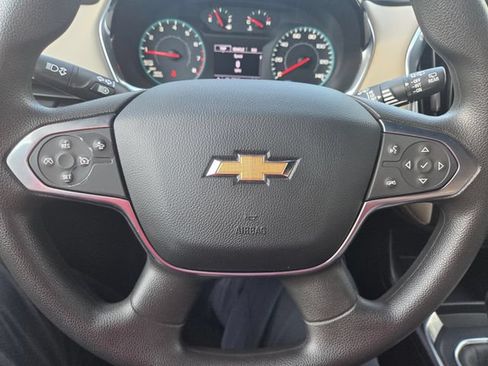 Used 2022 Chevrolet Traverse LS FWD image 18