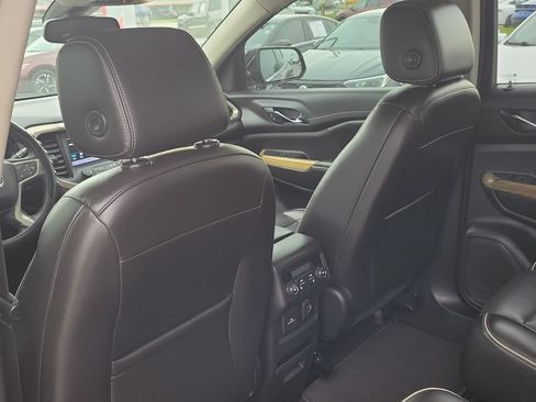 Used 2019 GMC Acadia Denali w/ Technology Package FWD image 30