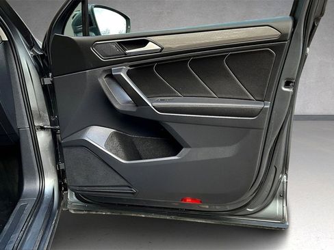 Used 2022 Volkswagen Tiguan SE image 28