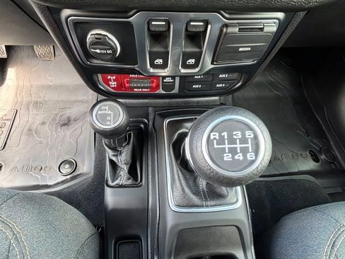 Used 2024 Jeep Wrangler Sport AWD/4WD image 17