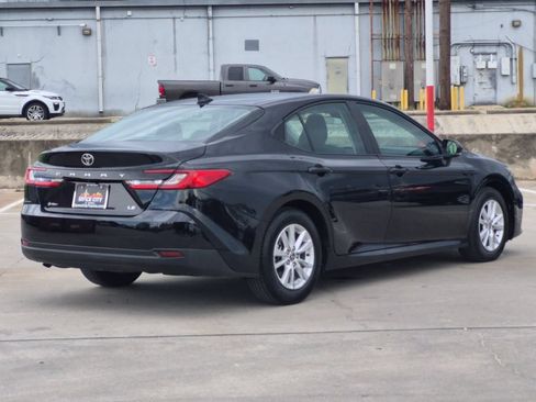 Used 2025 Toyota Camry LE FWD image 6