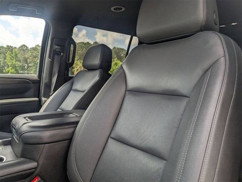 Used 2023 Chevrolet Suburban LT RWD image 14