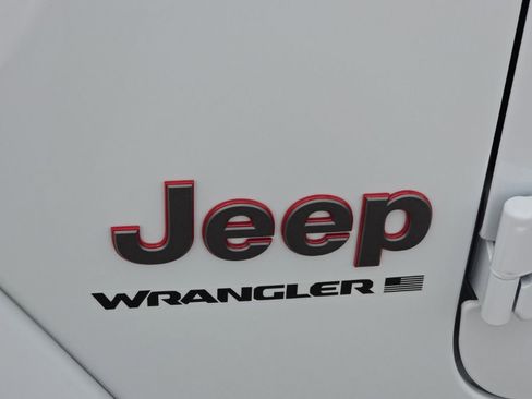 Used 2026 Jeep Wrangler Unlimited Rubicon AWD/4WD image 11