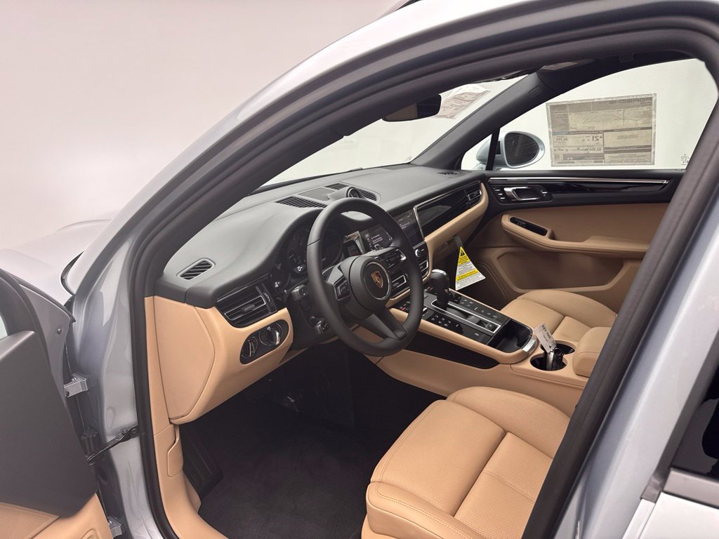 Used 2026 Porsche Macan AWD/4WD image 6