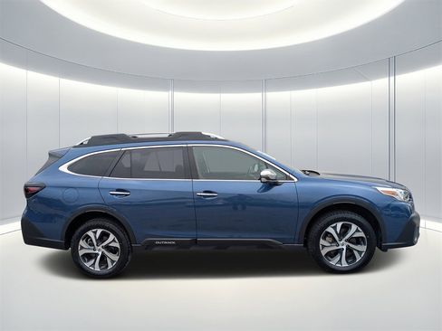 Used 2022 Subaru Outback Touring XT image 2