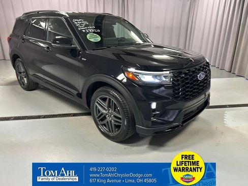 Used 2025 Ford Explorer ST-Line w/ ST-Line Street Pack image 1