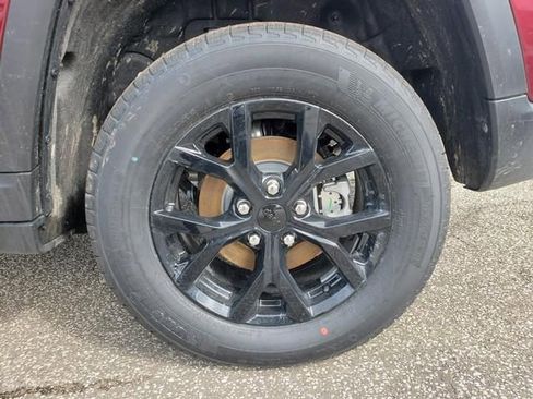 New 2026 Jeep Grand Cherokee Altitude AWD/4WD image 33