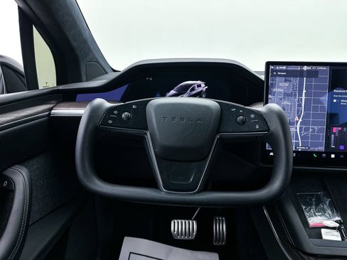 Used 2022 Tesla Model X image 29