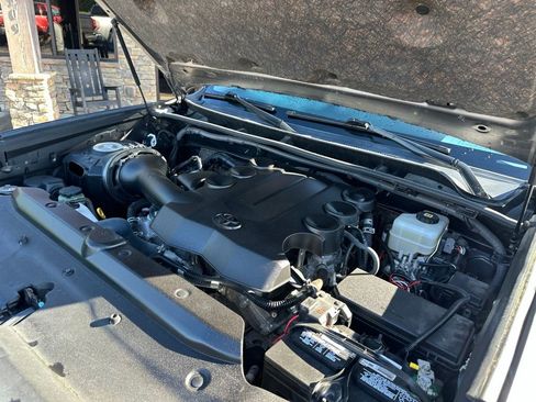 Used 2021 Toyota 4Runner SR5 AWD/4WD image 41