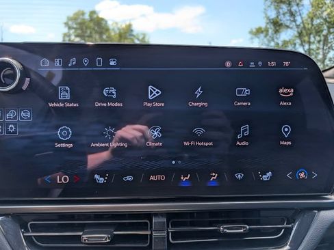Used 2025 Chevrolet Equinox EV RS w/ LPO, All-Weather Mat Package FWD image 29