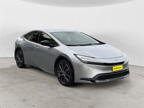 Used 2024 Toyota Prius XLE image 7