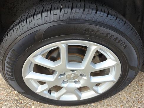 Used 2020 Jeep Renegade Latitude FWD image 15