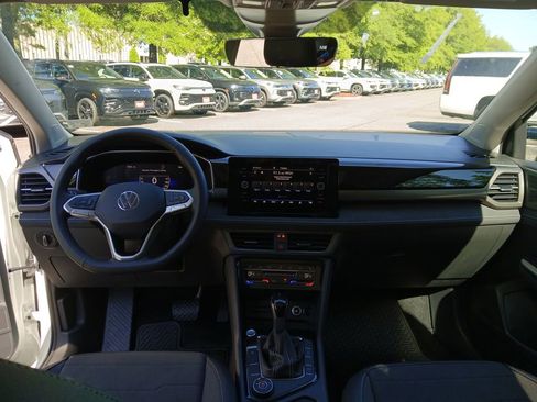 New 2026 Volkswagen Taos SE AWD/4WD image 12