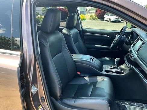 Used 2018 Toyota Highlander Limited Platinum AWD/4WD image 10
