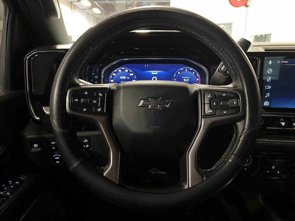 Used 2024 Chevrolet Silverado 3500 High Country w/ Technology Package AWD/4WD image 2