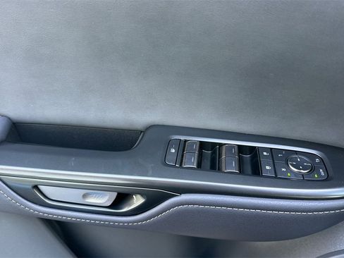 Used 2025 Lexus RZ 300e image 12