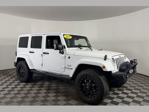 Used 2018 Jeep Wrangler Unlimited Sahara w/ Connectivity Group AWD/4WD image 1