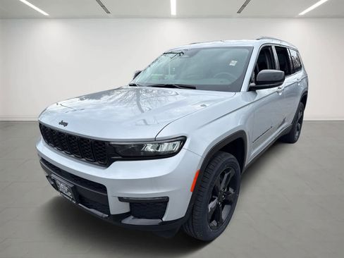 Used 2023 Jeep Grand Cherokee L Limited w/ Black Appearance Package image 2