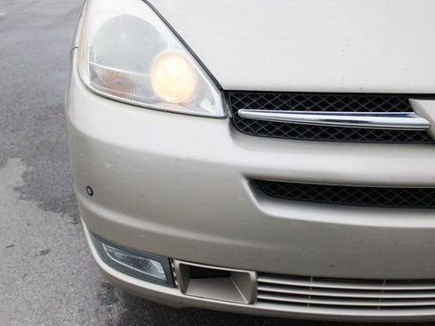 Used 2005 Toyota Sienna XLE image 34