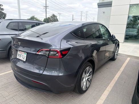 Used 2023 Tesla Model Y 2WD image 3