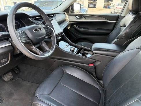 Used 2023 Jeep Grand Cherokee Limited w/ Luxury Tech Group II AWD/4WD image 18