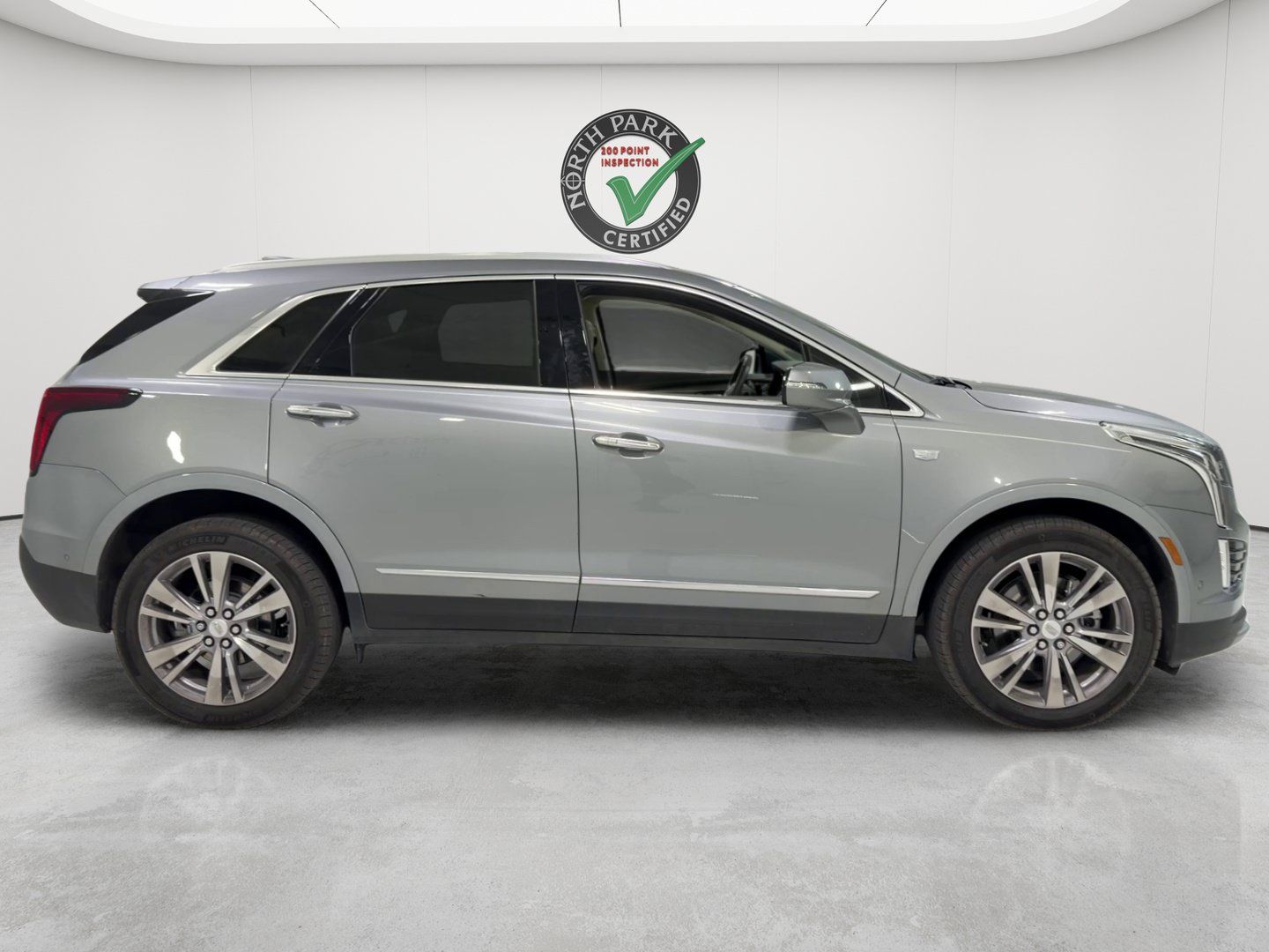 Used 2024 Cadillac XT5 Premium Luxury w/ Technology Package FWD image 6