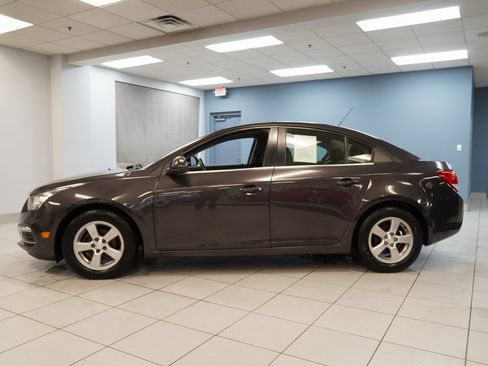 Used 2015 Chevrolet Cruze LT image 2
