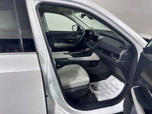 Certified 2024 Toyota Grand Highlander AWD Hybrid image 10