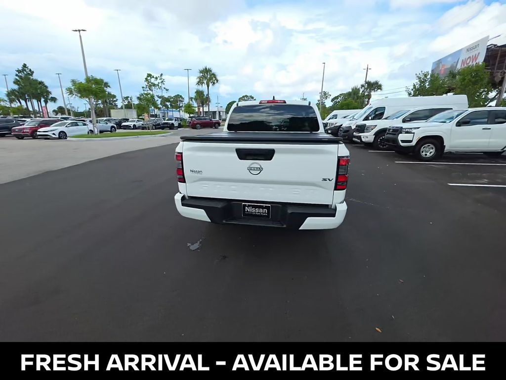 Used 2024 Nissan Frontier SV RWD image 3