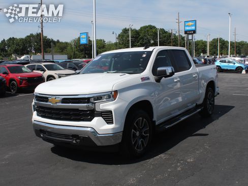 Used 2023 Chevrolet Silverado 1500 LT w/ Z71 Off-Road Package AWD/4WD image 8