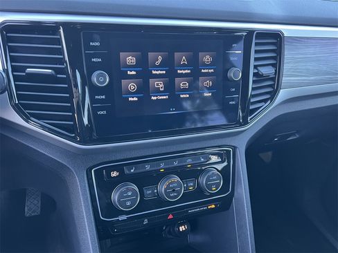 Used 2022 Volkswagen Atlas Cross Sport SE image 16
