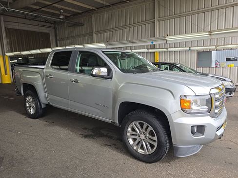 Used 2016 GMC Canyon SLT w/ Driver Alert Package RWD image 3