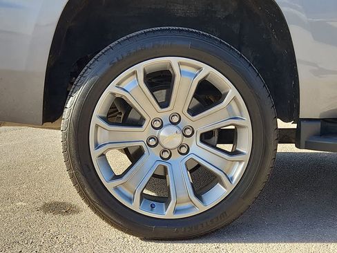 Used 2018 Chevrolet Tahoe LT image 12