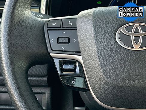 Used 2025 Toyota Camry SE image 13