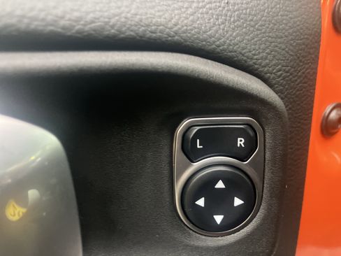 Used 2023 Jeep Gladiator Mojave w/ Cold Weather Group image 17