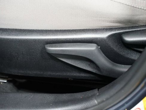 Used 2018 Toyota Corolla LE FWD image 27