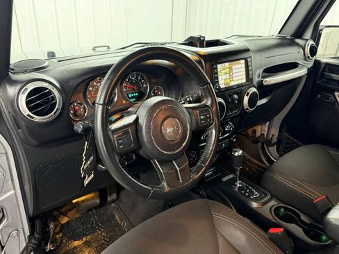 Used 2016 Jeep Wrangler Unlimited Sahara AWD/4WD image 12