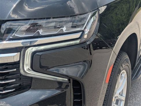 Used 2023 Chevrolet Suburban LT RWD image 9