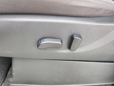 Used 2022 Nissan Frontier SV w/ Technology Package image 19