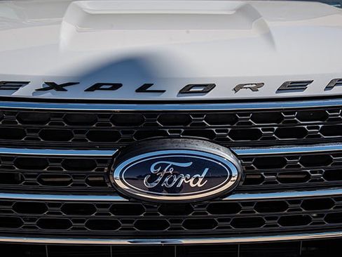 Used 2022 Ford Explorer XLT w/ Class IV Trailer Tow Package AWD/4WD image 17