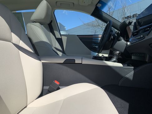 Certified 2025 Lexus ES 350 w/ Premium Package image 35