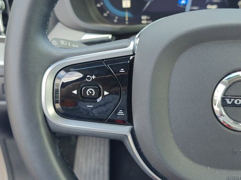 Used 2025 Volvo XC60 B5 Plus image 15