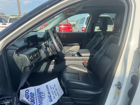 Used 2025 Lincoln Aviator 2WD image 14