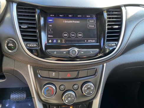 Used 2022 Chevrolet Trax LT w/ LT Convenience Package image 6