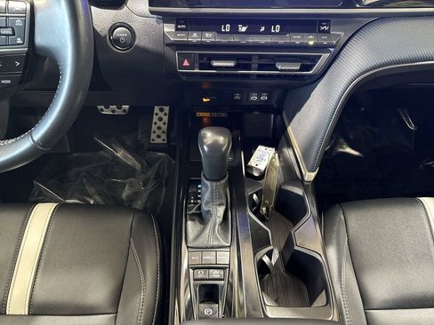 Certified 2025 Toyota Camry SE FWD image 21