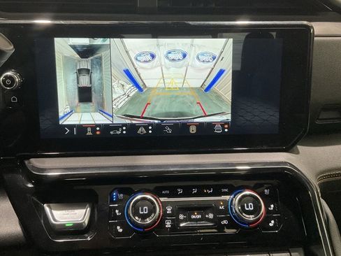 Used 2024 GMC Sierra 2500 AT4 w/ AT4 Premium Plus Package image 17