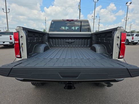 New 2026 Chevrolet Silverado 2500 ZR2 w/ LPO, Dark Essentials Package AWD/4WD image 14