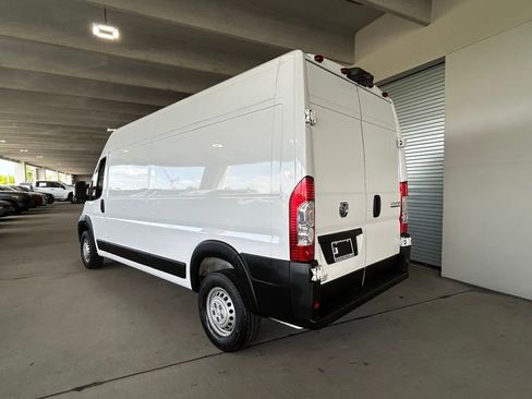 Used 2024 RAM ProMaster 2500 w/ Convenience Group image 3
